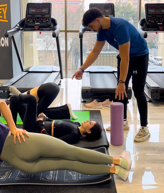 SpineX Founder Kamil Training his Clients in the Local Gym